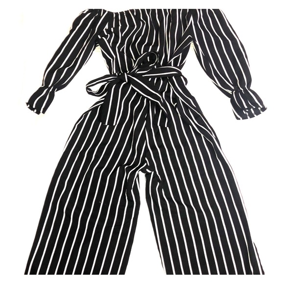 Other - Adorable off shoulder CS one piece bell bottoms